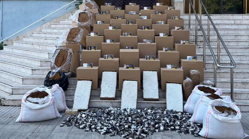 Denizli’de eş zamanlı operasyonlarda binlerce kaçak sigara yakalandı