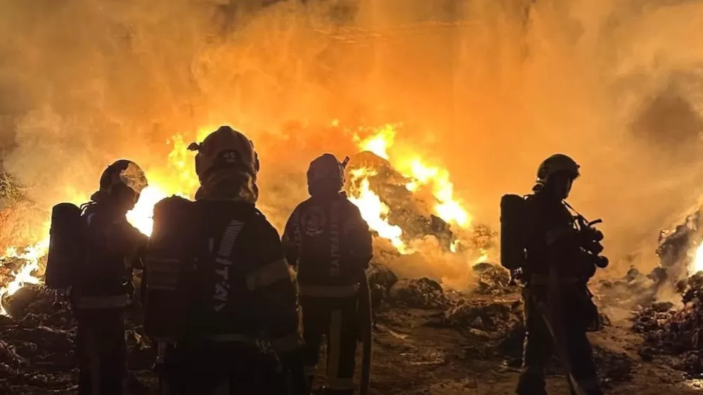 Denizli’de iş yeri alevlere teslim oldu