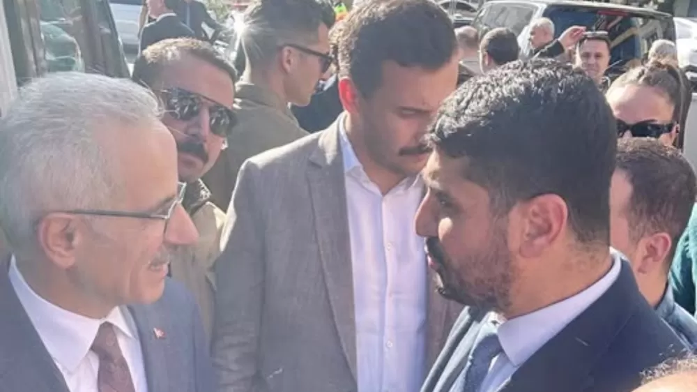 Elmalı'da Başkan Uraloğlu Çalışıyor  Belediye Başkanı  Öztürk Bakıyor Ulaştırma Bakanı Geliyor 