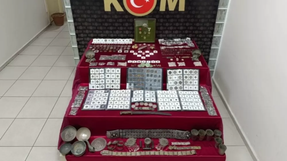 Eşine az rastlanan Osmanlı koleksiyonu İzmir'de ele geçirildi