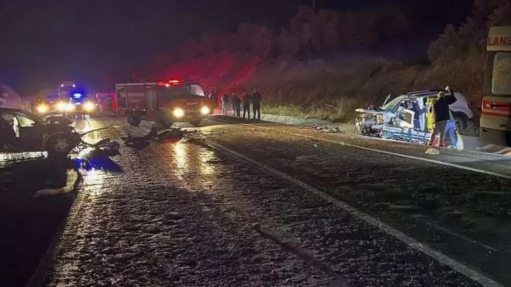 Eşme Kula yolunda Feci Kaza Karı-Koca Hayatını Kaybetti 2 Ölü, 3 Yaralı