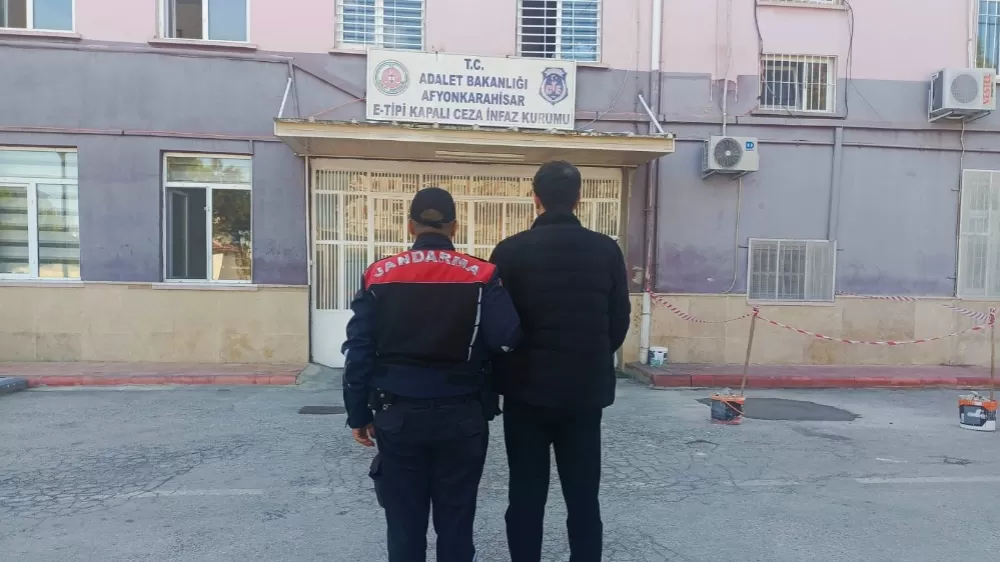 Farklı suçlardan 20 yıl hapis cezasıyla aranan şahsı jandarma yakaladı