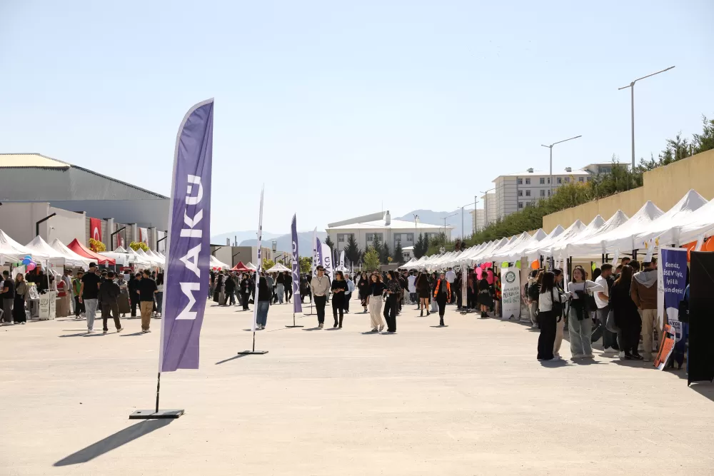 MAKÜ’de sonbahar şenliği coşkusu! Kampüs renk cümbüşüne döndü