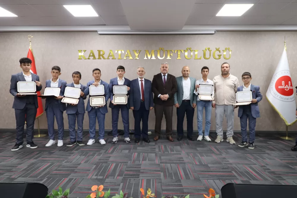 Konya Karatay’da imtihanı kazanan 102 Hafız Belgelerini Aldı