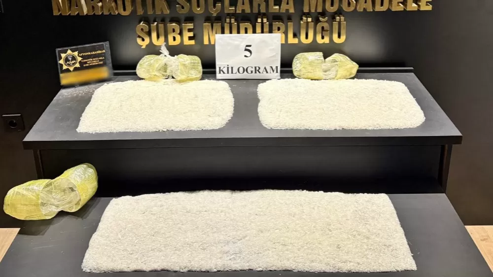 Gübre çuvallarının arasından 5 kilogram uyuşturucu çıktı