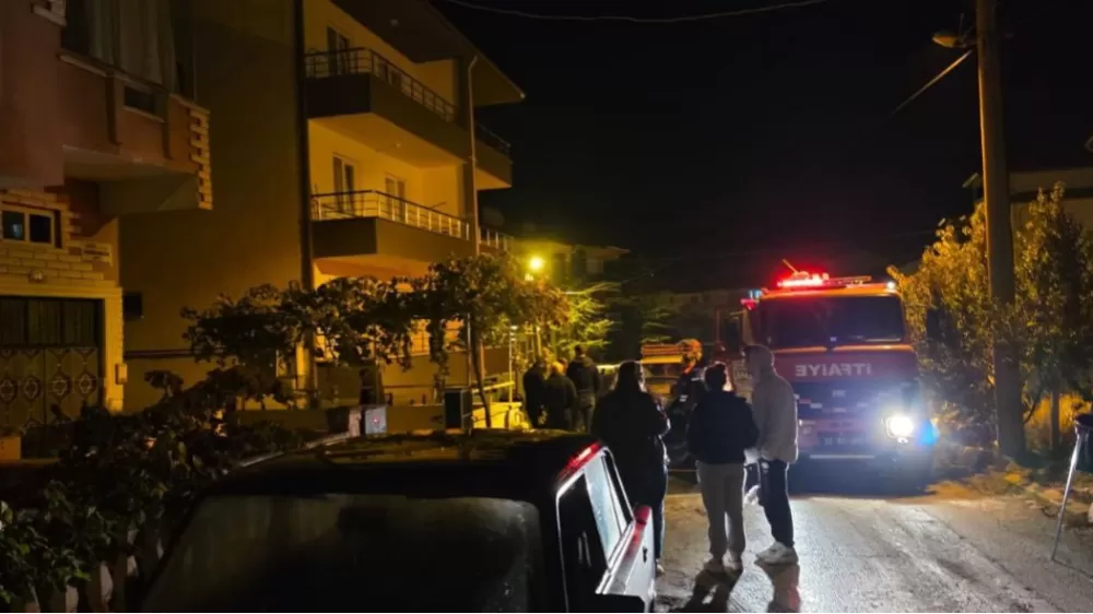 Isparta'da 3 katlı binada çıkan yangın korkuttu