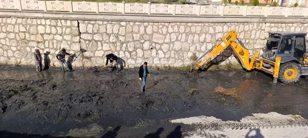 Burdur Çayı’nda temizlik seferberliği Belediye ekipleri sahada