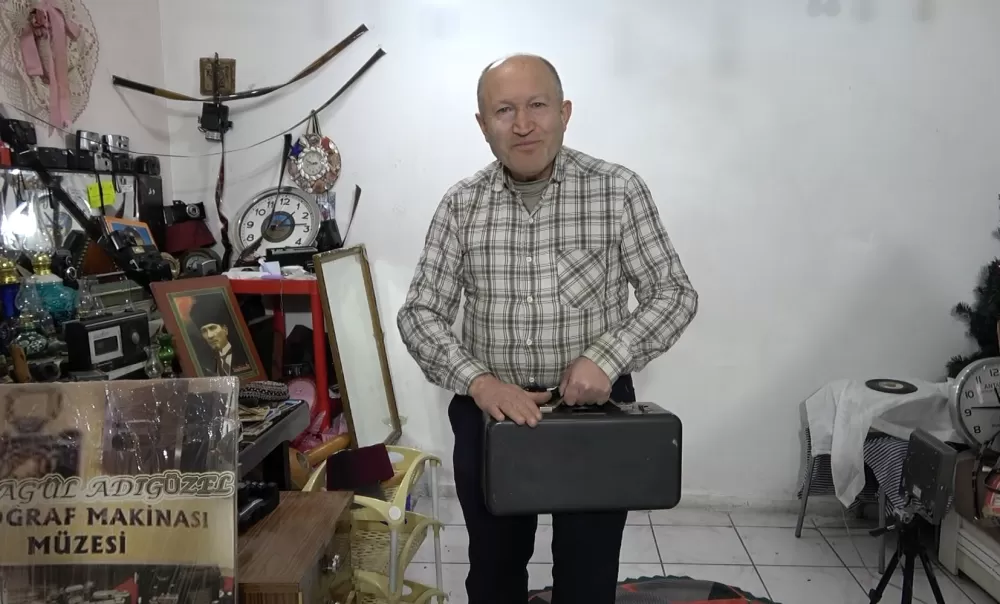 Boynundan düşürmediği fotoğraf makinesiyle 52 yıldır yaşayan hafıza