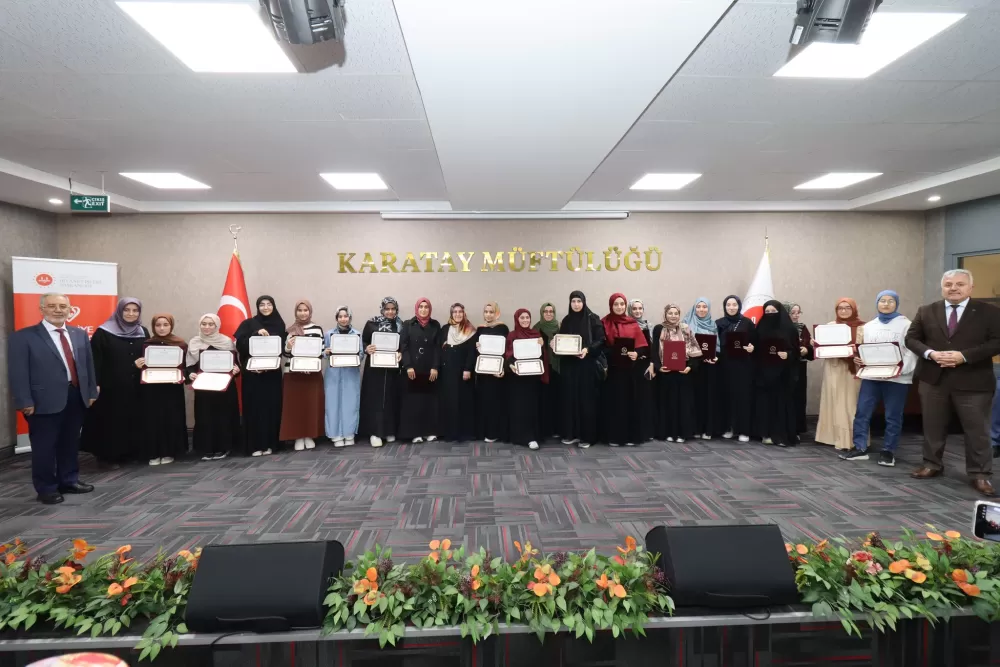 Konya Karatay’da imtihanı kazanan 102 Hafız Belgelerini Aldı