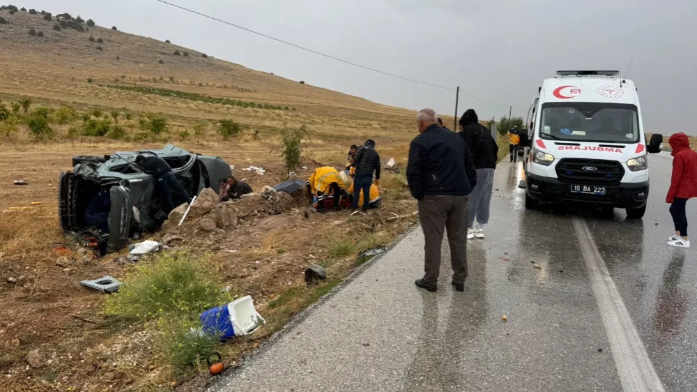Karamanlı'da gün içinde 3 kaza sonu Başkan Selimoğlu  isyan etti bir kaç levha dikmekle kazalar önlenmez 