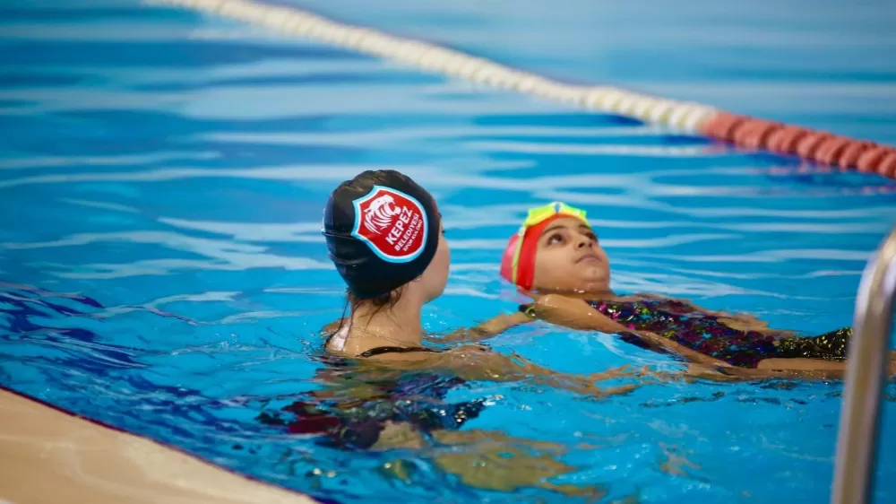 Kepez'de yüzme keyfi kışın da devam ediyor