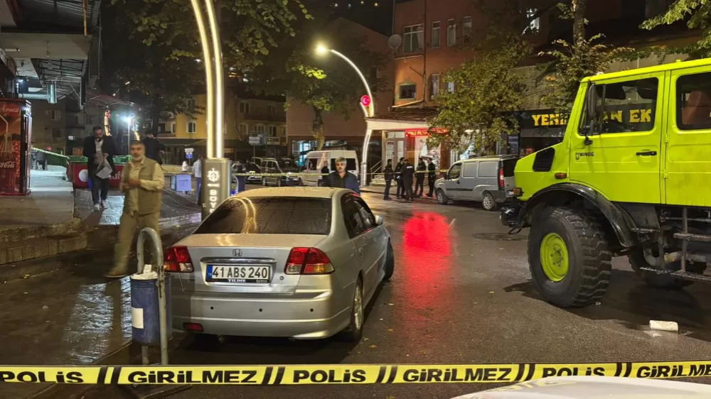 Kocaeli İzmit'te Sokak ortasında Jiletle çevreye rahatsızlık veren şahıs silahla vuruldu