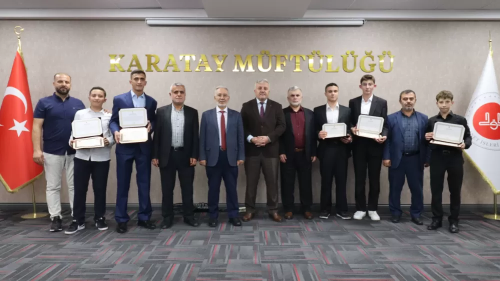 Konya Karatay’da imtihanı kazanan 102 Hafız Belgelerini Aldı