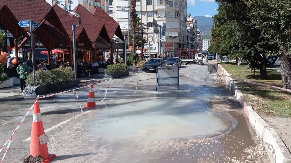 Kumluca'da içme suyu borusu 1 ayda 5 kez patladı