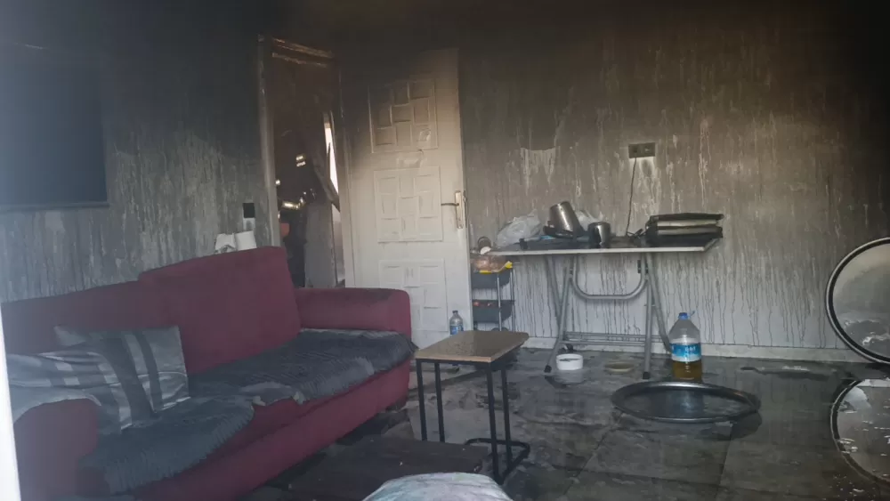 Yangında ev küle döndü, tek teselli kurtarılan muhabbet kuşları oldu