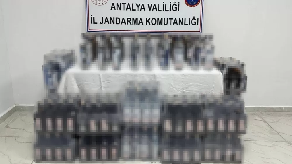 Manavgat'ta durdurulan araçtan 400 litre kaçak ve sahte içki ele geçirildi