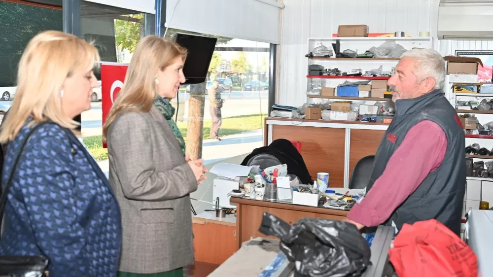  Milletvekili Ölmeztoprak, şehir yönetimi ve esnafla bir araya geldi
