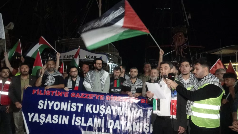 Antalya’da Özgürlük Filosuna destek yürüyüşü