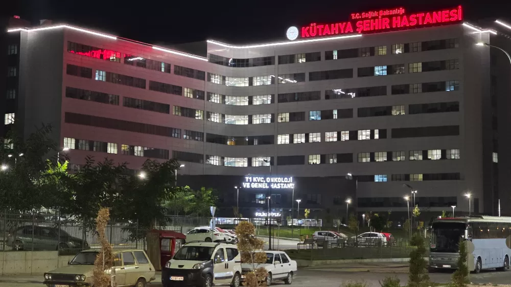  okul gezisi dönüşünde Eskişehir'de verdikleri mola sonrası zehirlenen 28 öğrenci  Kütahya'da hastaneye kaldırıldı