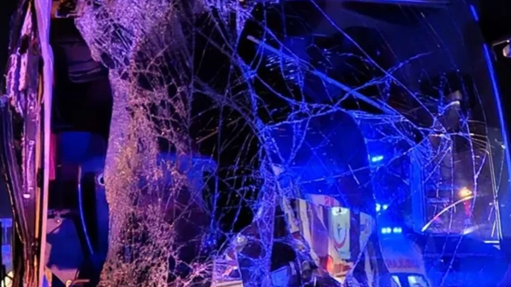 Osmaniye’de yolcu otobüsü tıra çarptı 8 kişi yaralandı