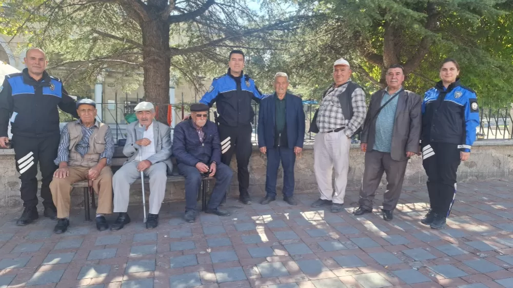 Polislerden yaşlı vatandaşlara ziyaret