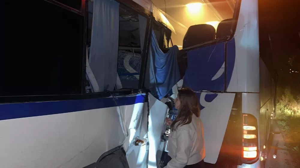 Sinop-Samsun karayolunda Servis otobüsü yolcu otobüsüne çarptı 13 yaralı