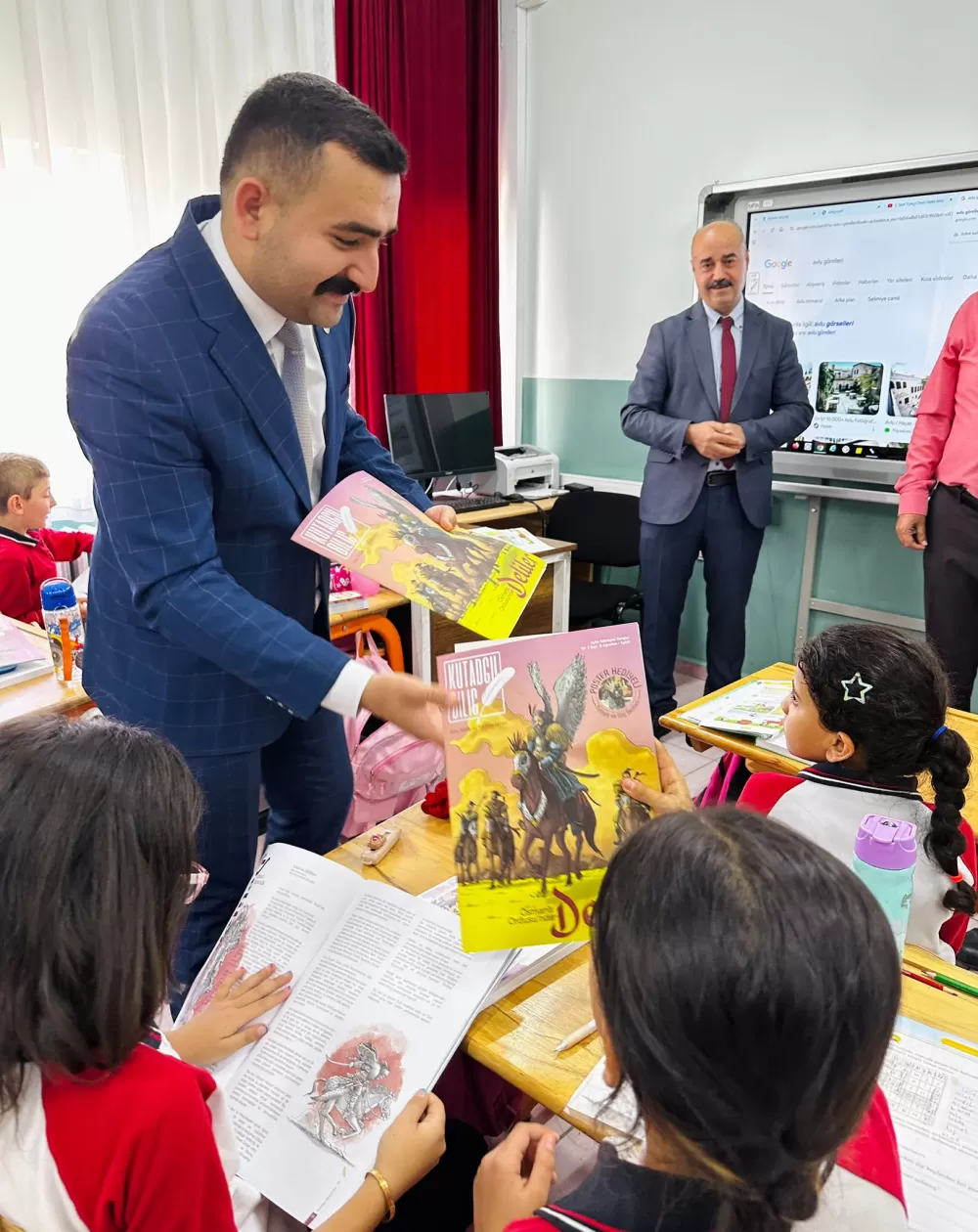 Kutadgu Bilig Dergisi ile kültürel bilinç gelişiyor Burdur Ülkü Ocakları’ndan anlamlı hediye