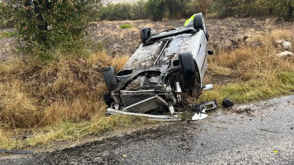 Takla atan otomobilde 3 kişi yaralandı
