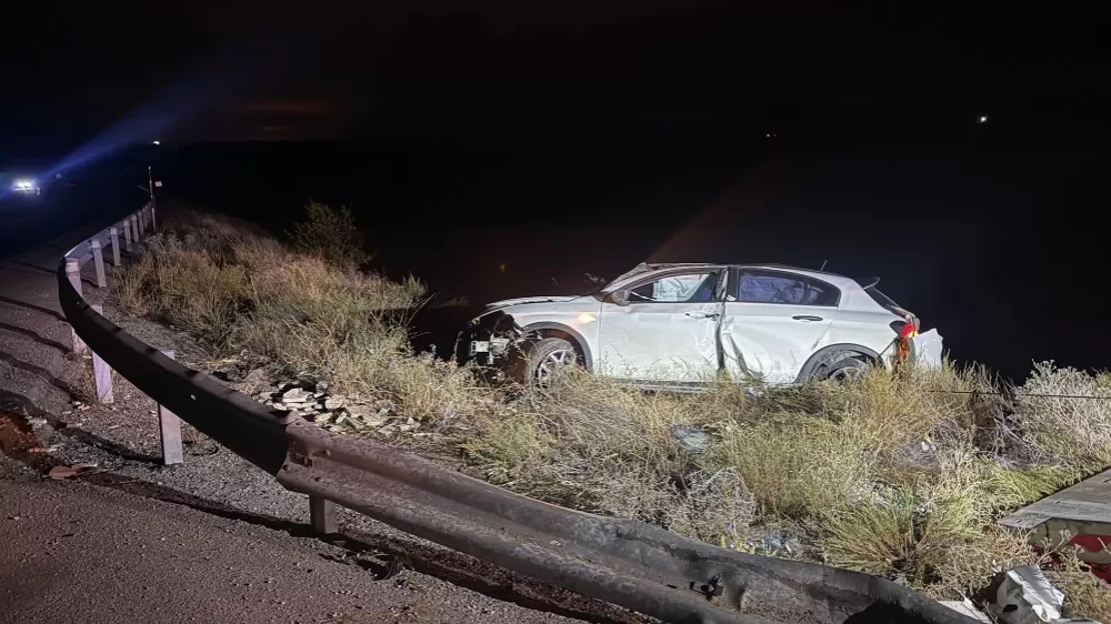 Takla atan otomobilde 4 kişi yaralandı