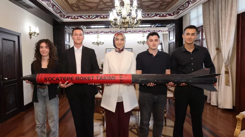 Valiyi ziyarete roketle geldiler