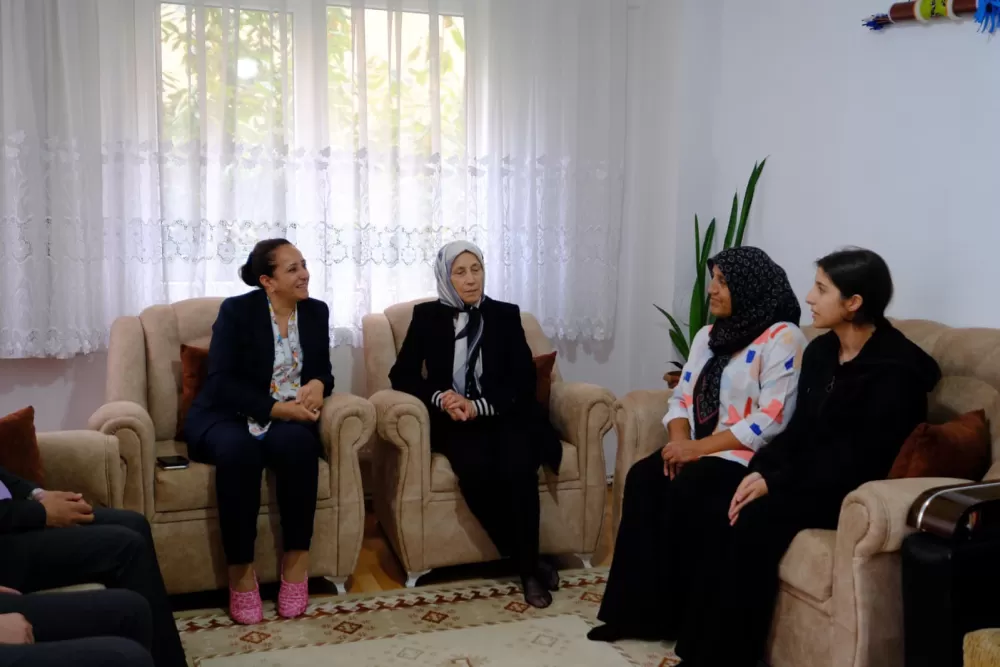 Burdur Valisi Bilgihan'dan ailelere anlamlı ziyaret