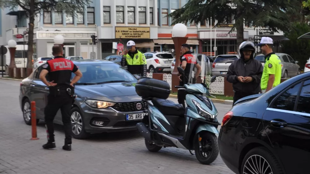  Yalvaç'ta huzur ve güven denetiminde çok sayıda araca ceza kesildi