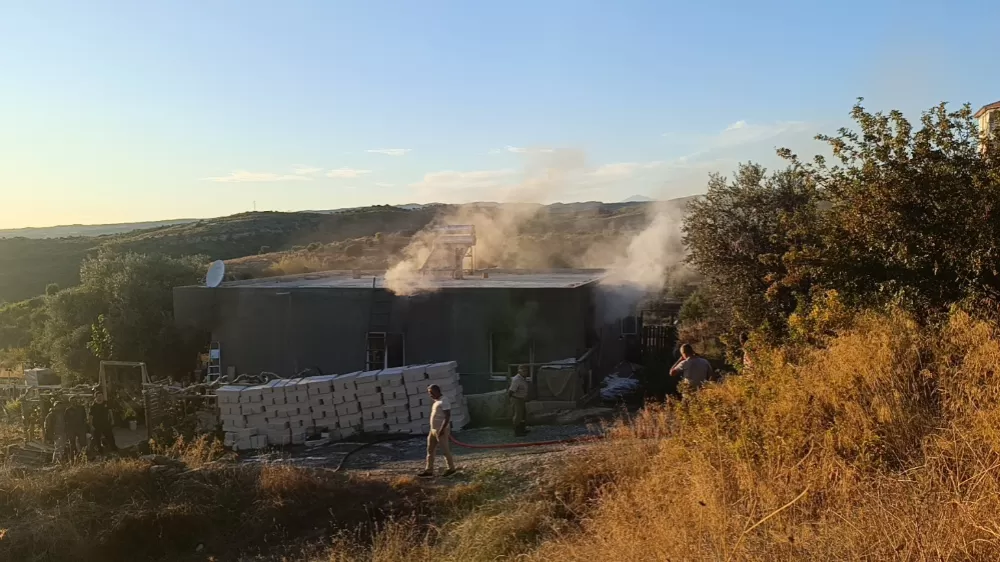 Yangında ev küle döndü, tek teselli kurtarılan muhabbet kuşları oldu