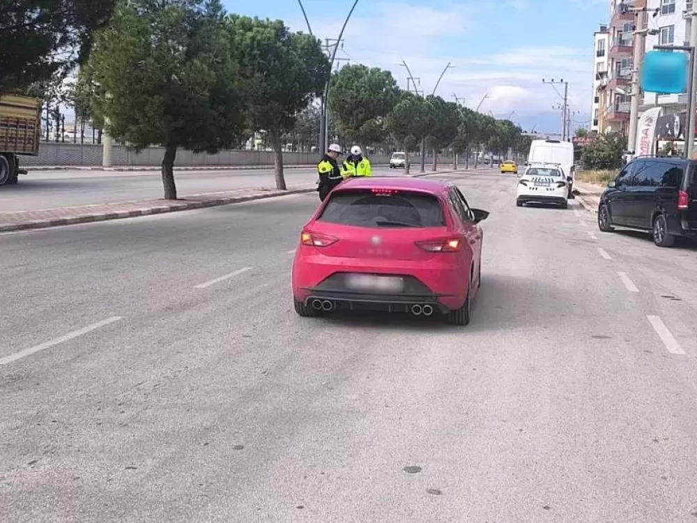 Burdur'da trafik denetimleri 20 araca ceza