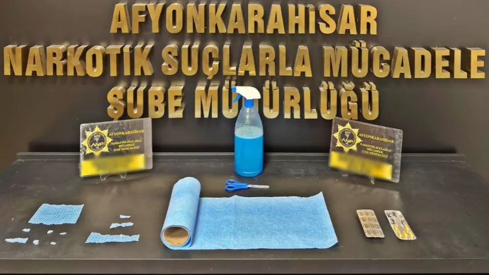 Zehir emdirilmiş rulo peçeteyi satamadan polise yakalandılar