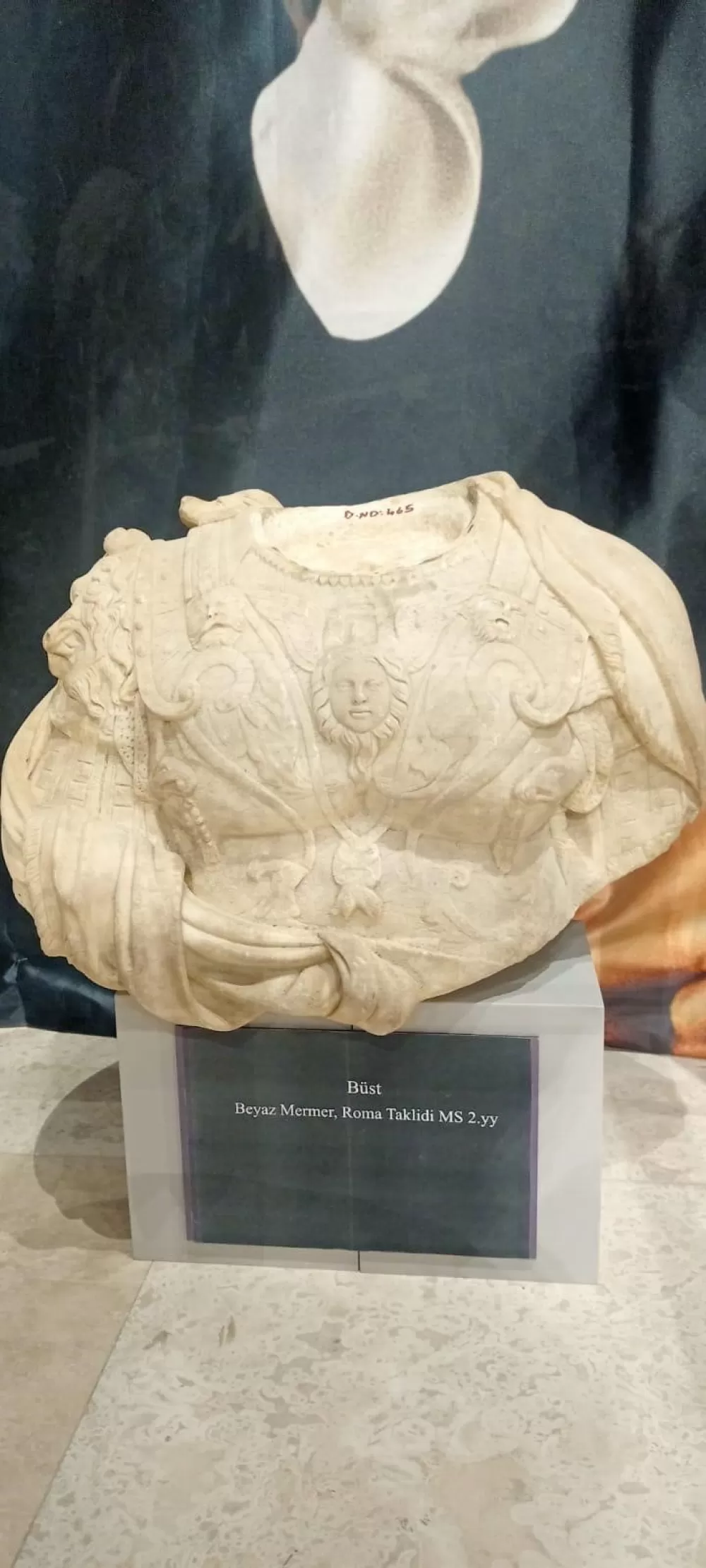 Tarihi eser kaçakçılığına dikkat çeken sergi ziyaretçilerini ağırlıyor