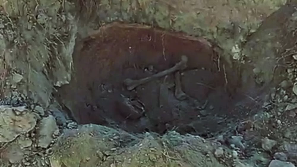 5 toprak küpün içerisinde insana ait kemik parçaları bulundu