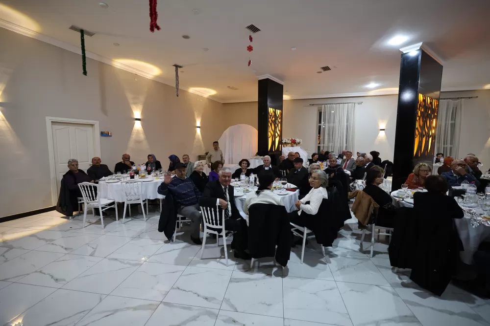 Başkan Ercengiz’den Emekli öğretmenlere yemek