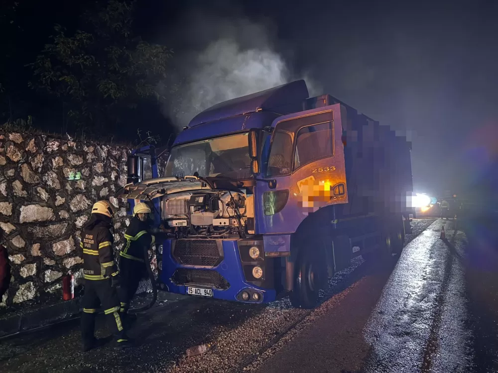Bucak'ta kamyonda yangın çıktı Ekipler seferber oldu