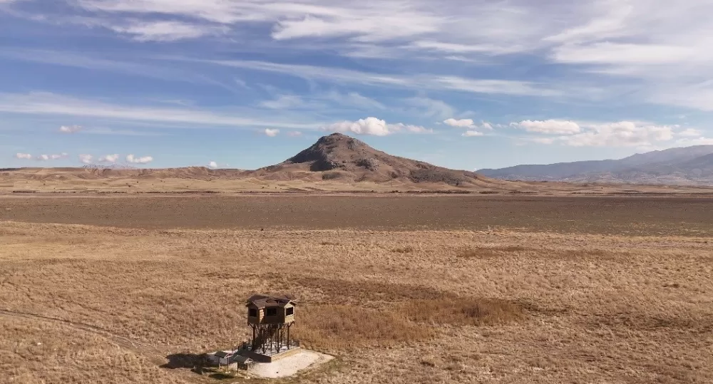 Burdur'da yüzlerce kuş türüne ev sahipliği yaparken kuraklığa yenik düştü