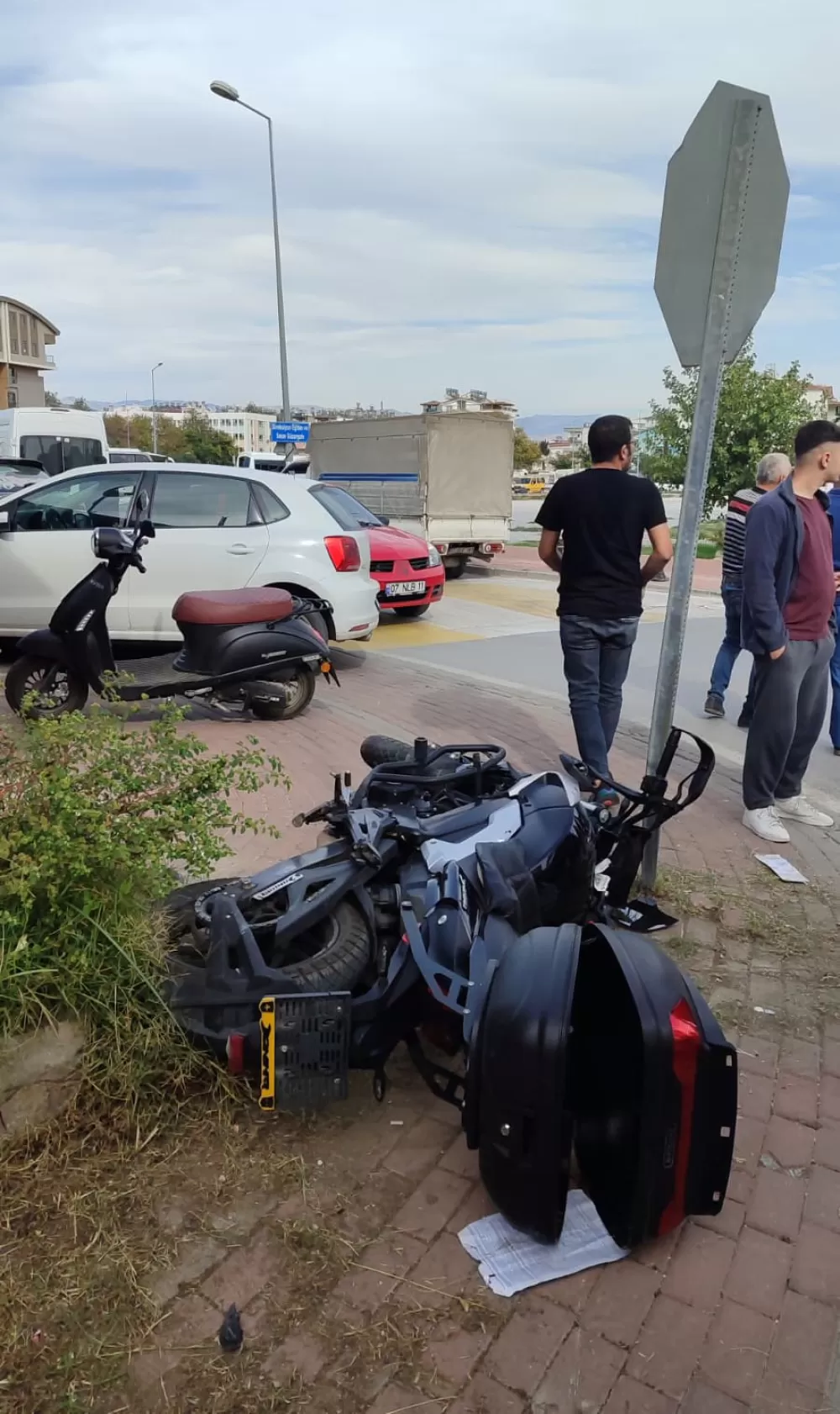 Kamyonetle çarpışan motorlu bisikletin sürücüsü yaralandı
