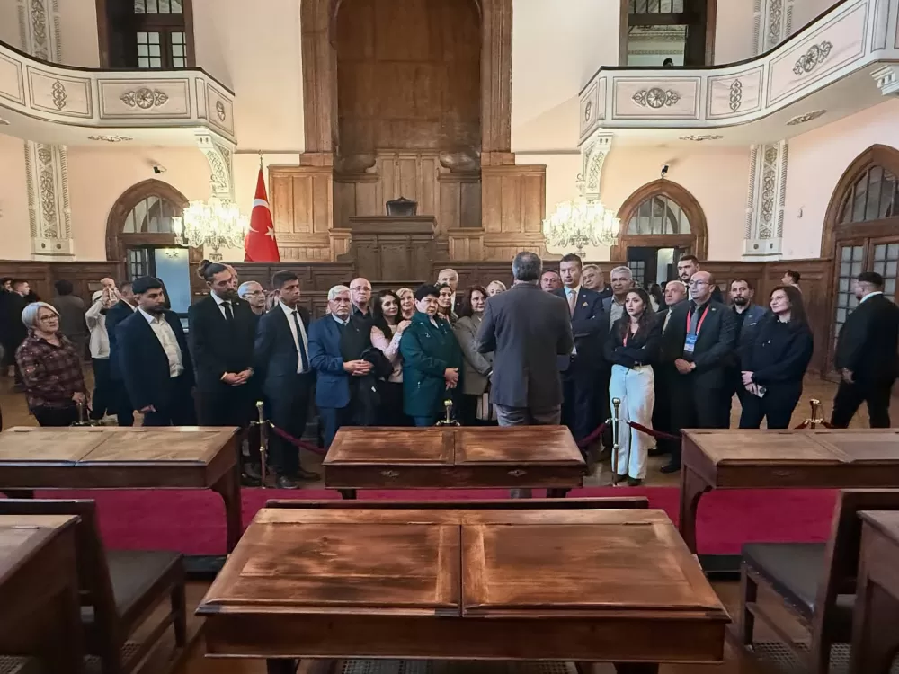 Milletvekili İzzet Akbulut, hemşehrileriyle birlikte meclisleri ziyaret etti