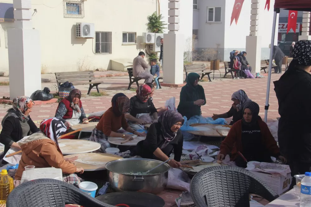 Tefenni Kaymakamı Deveci, 'Kardeşlik Köprüsü' kermesine katıldı