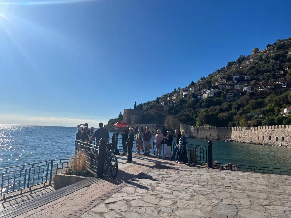 Lüks kruvaziyer 616 yolcu ve 435 mürettebatıyla Alanya'ya demirledi