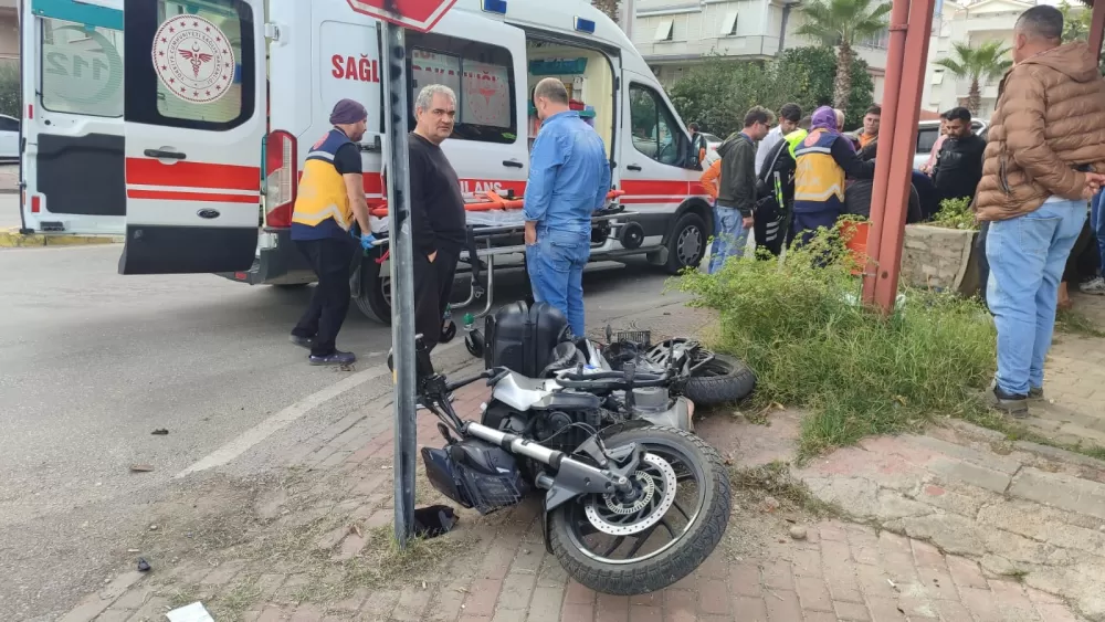 Kamyonetle çarpışan motorlu bisikletin sürücüsü yaralandı