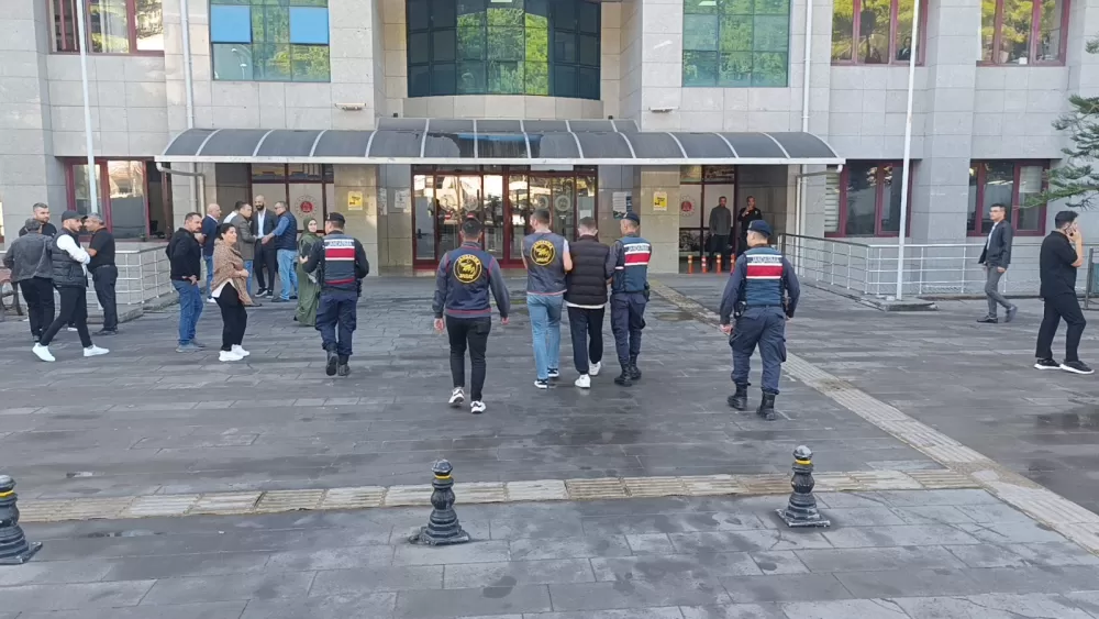 Antalya'da şoke eden hırsızlık Kasadaki döviz eski çalışanda çıktı