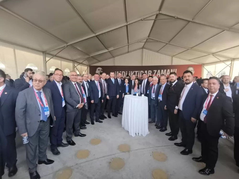 Burdur Belediye Başkanı Ali Orkun Ercengiz, kurultaya katıldı