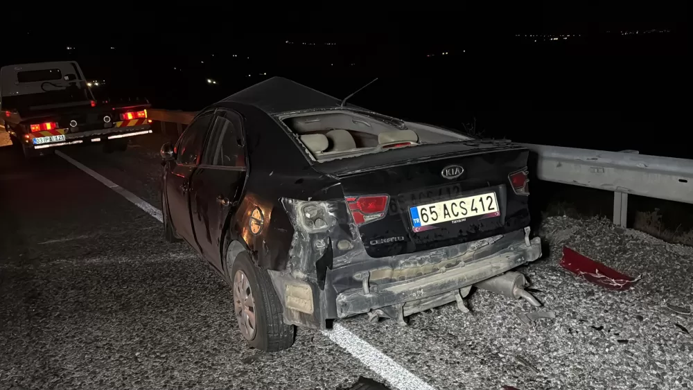 Tıra çarpan otomobilde 4 kişi yaralandı