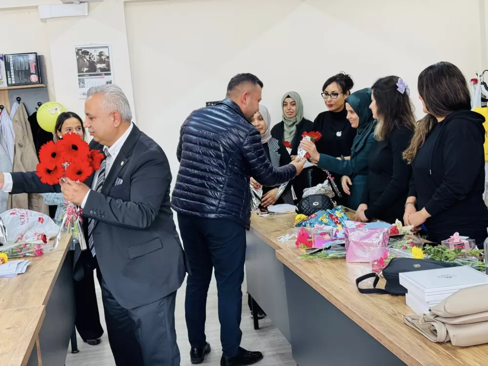 Başkan Delen, Öğretmenler Günü’nü öğretmenlerle kutladı