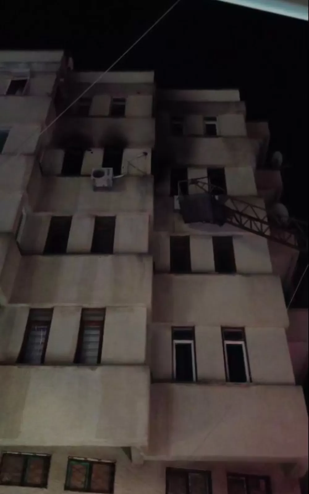 Antalya'da apartman dairesi alev alev yandı